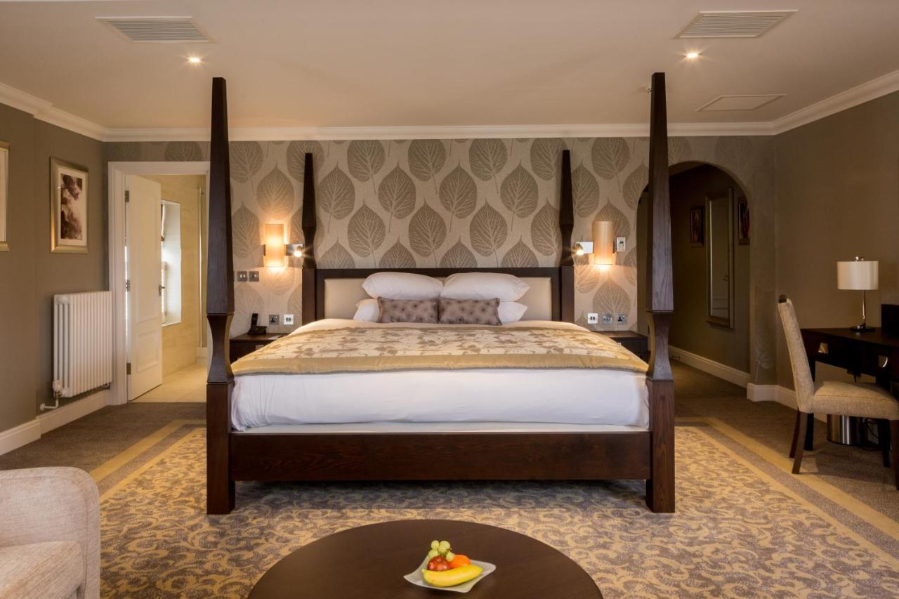Oakley Hall Hotel Бейсингсток Екстериор снимка