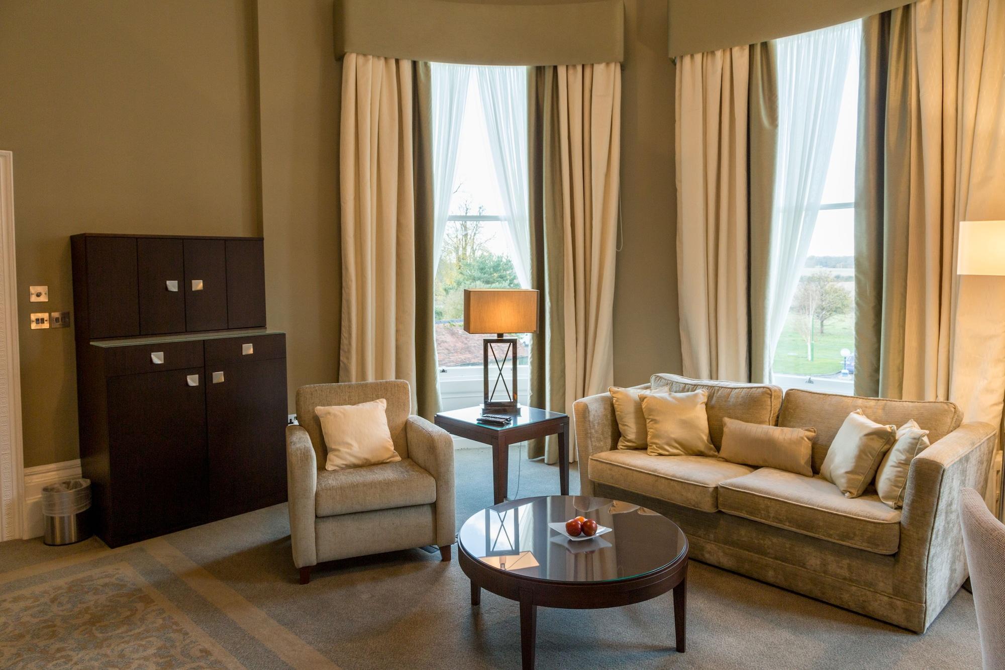 Oakley Hall Hotel Бейсингсток Екстериор снимка