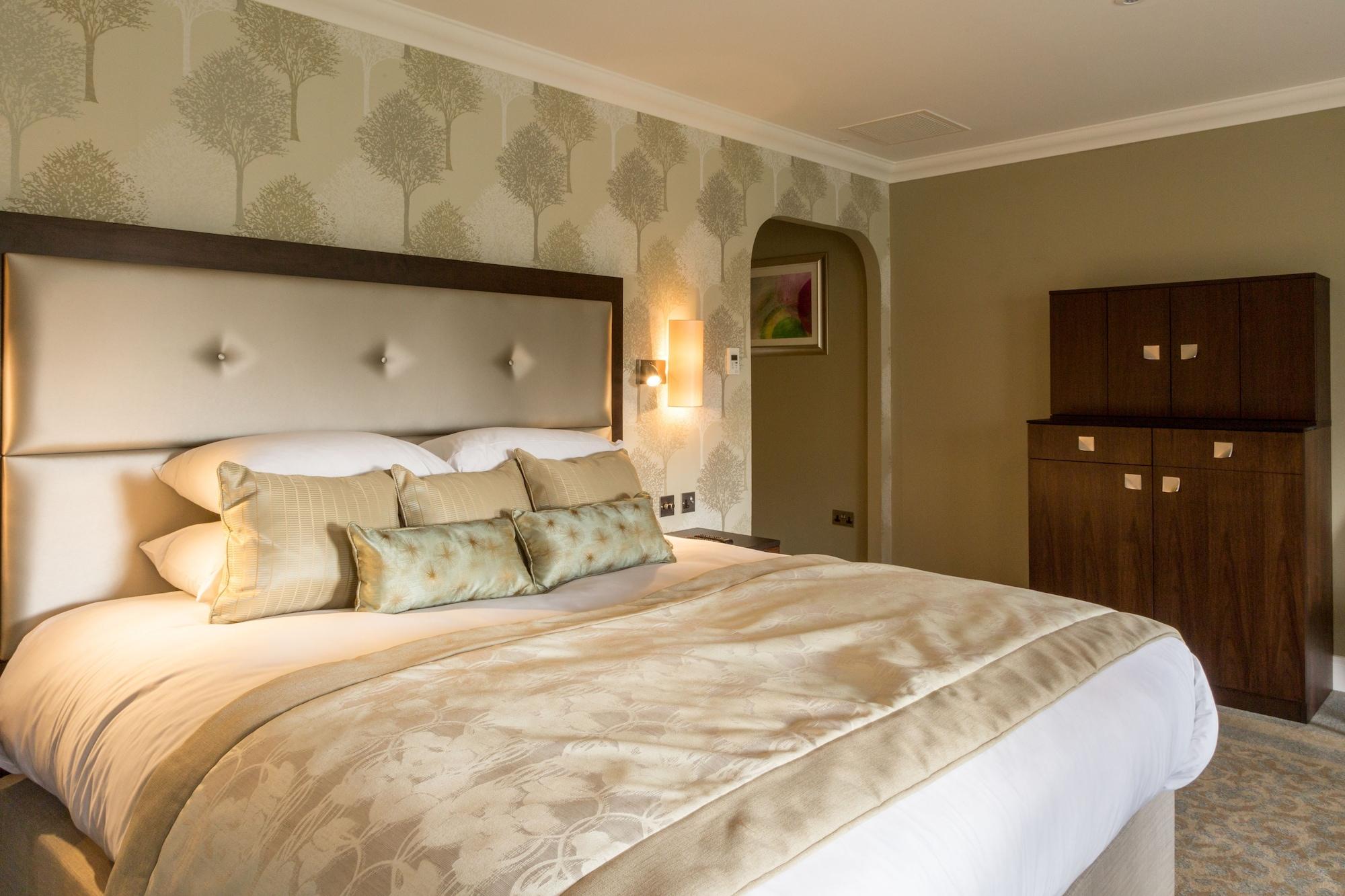 Oakley Hall Hotel Бейсингсток Екстериор снимка