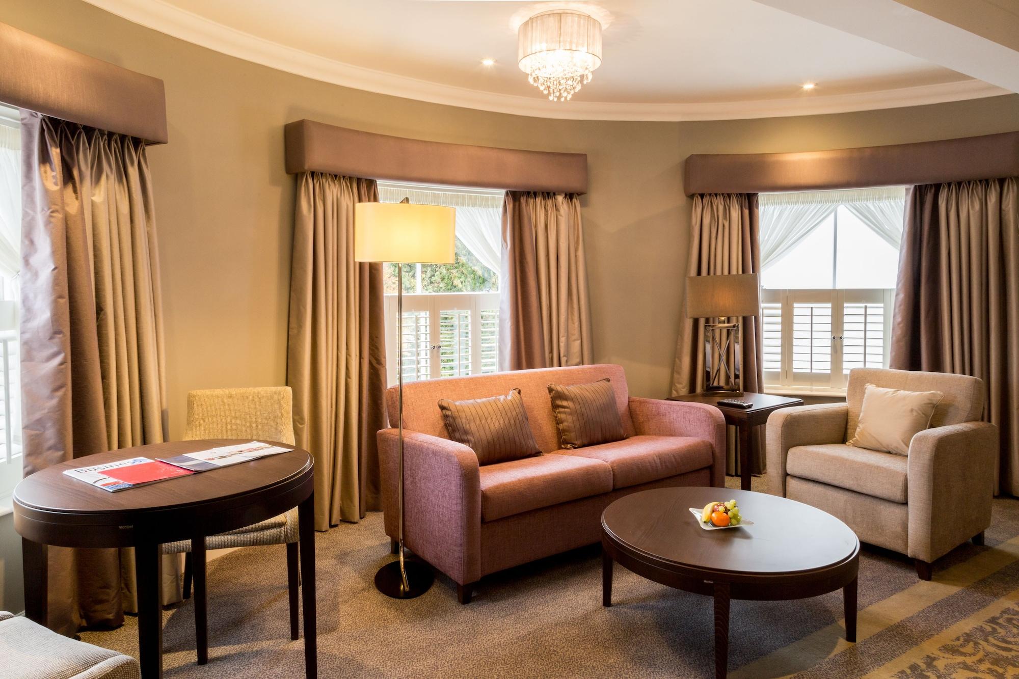 Oakley Hall Hotel Бейсингсток Екстериор снимка