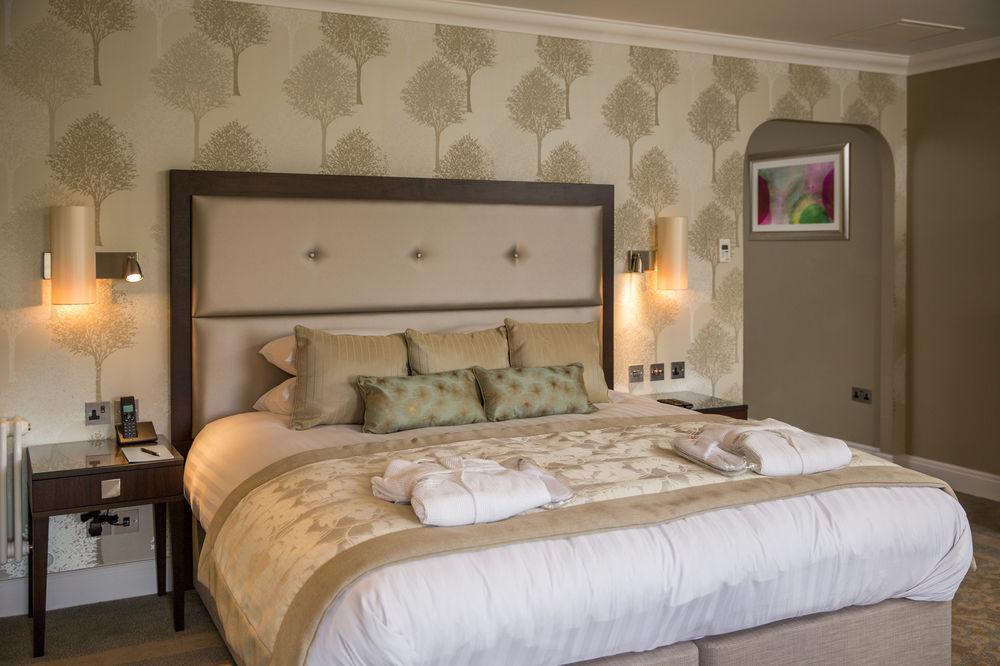 Oakley Hall Hotel Бейсингсток Екстериор снимка