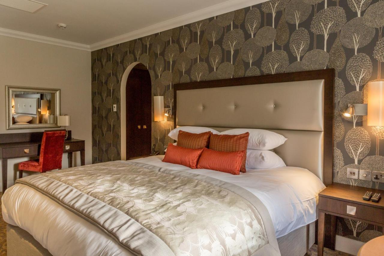 Oakley Hall Hotel Бейсингсток Екстериор снимка