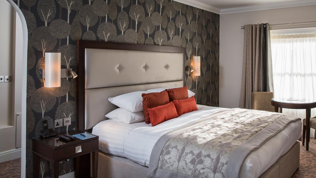 Oakley Hall Hotel Бейсингсток Екстериор снимка