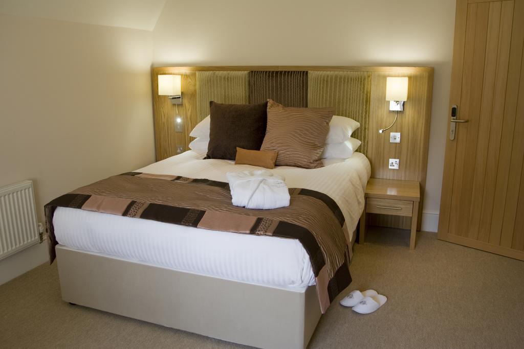 Oakley Hall Hotel Бейсингсток Екстериор снимка