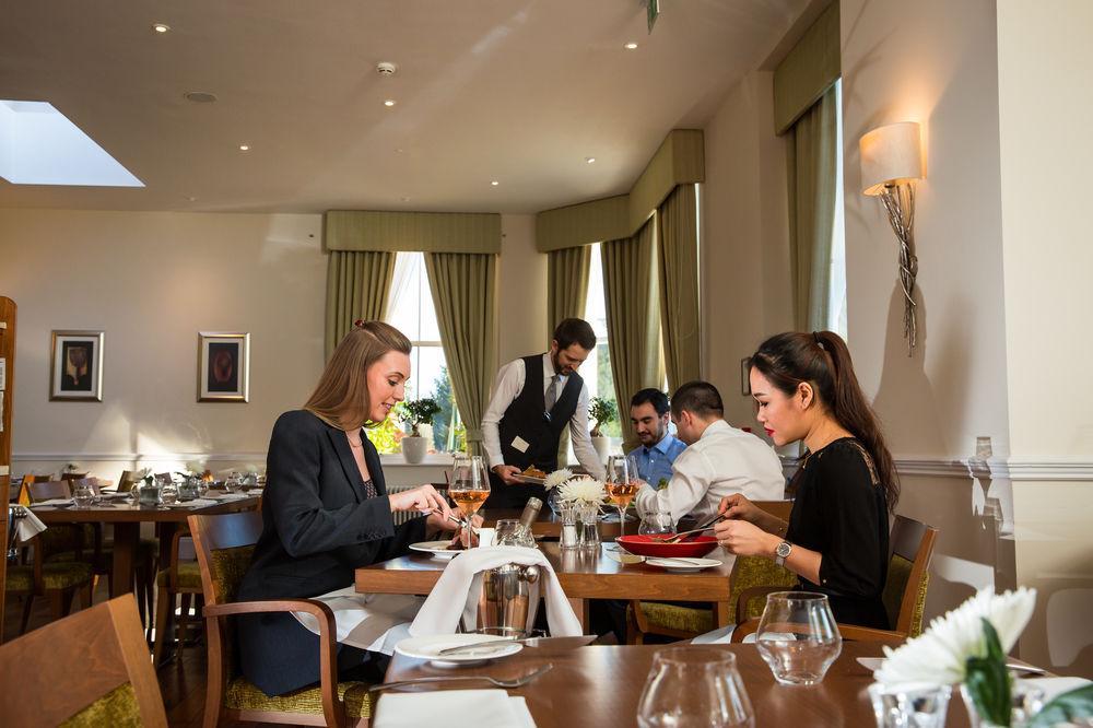 Oakley Hall Hotel Бейсингсток Екстериор снимка