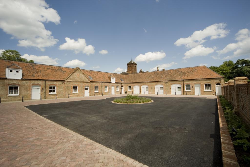 Oakley Hall Hotel Бейсингсток Екстериор снимка
