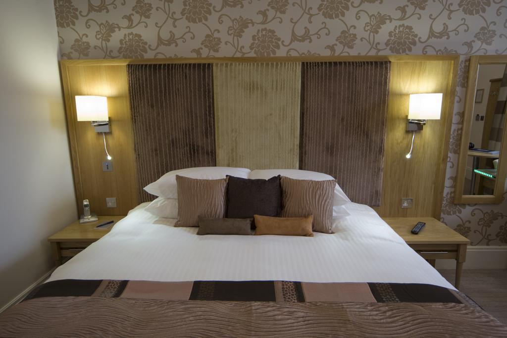 Oakley Hall Hotel Бейсингсток Екстериор снимка