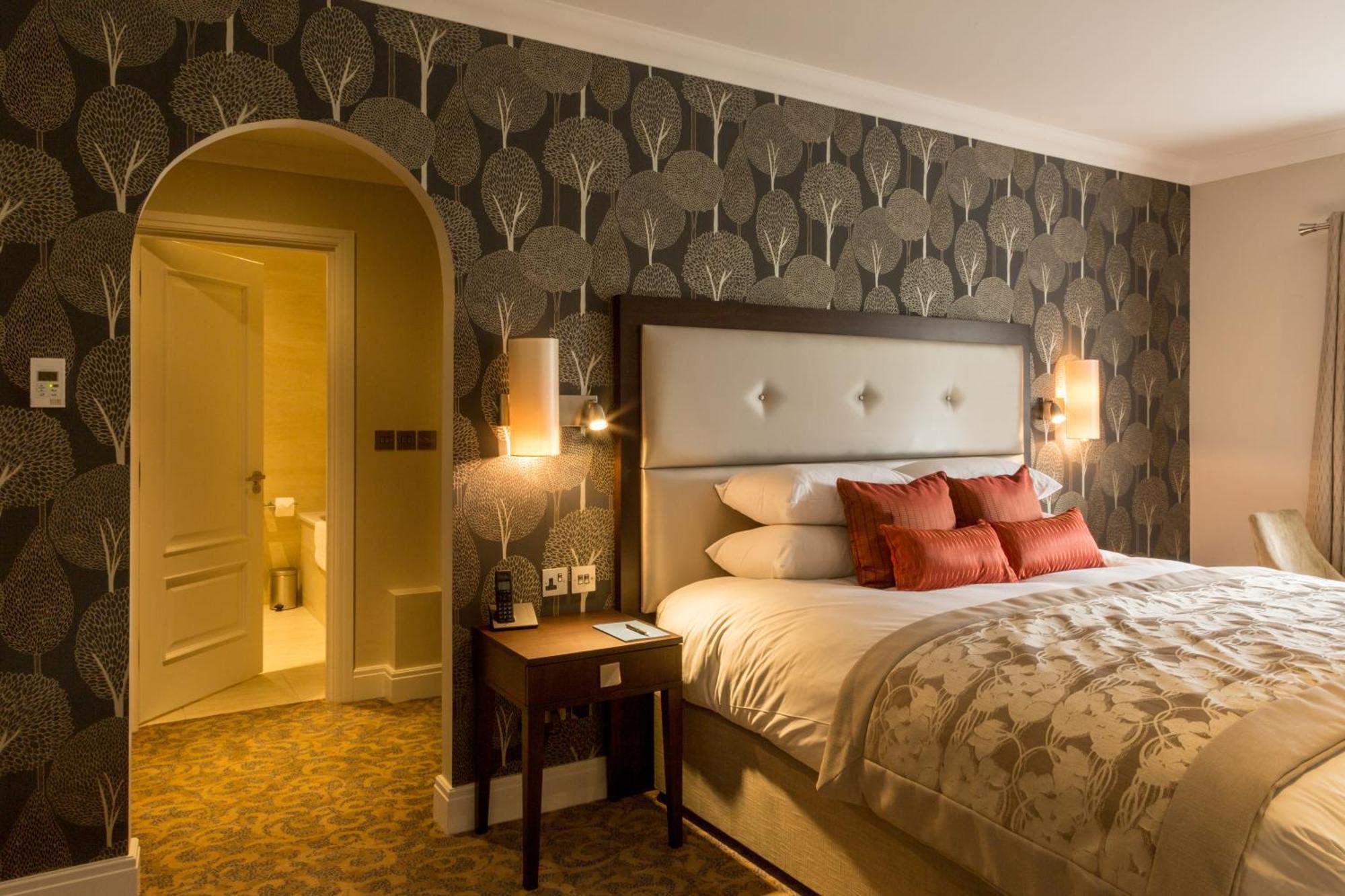 Oakley Hall Hotel Бейсингсток Екстериор снимка