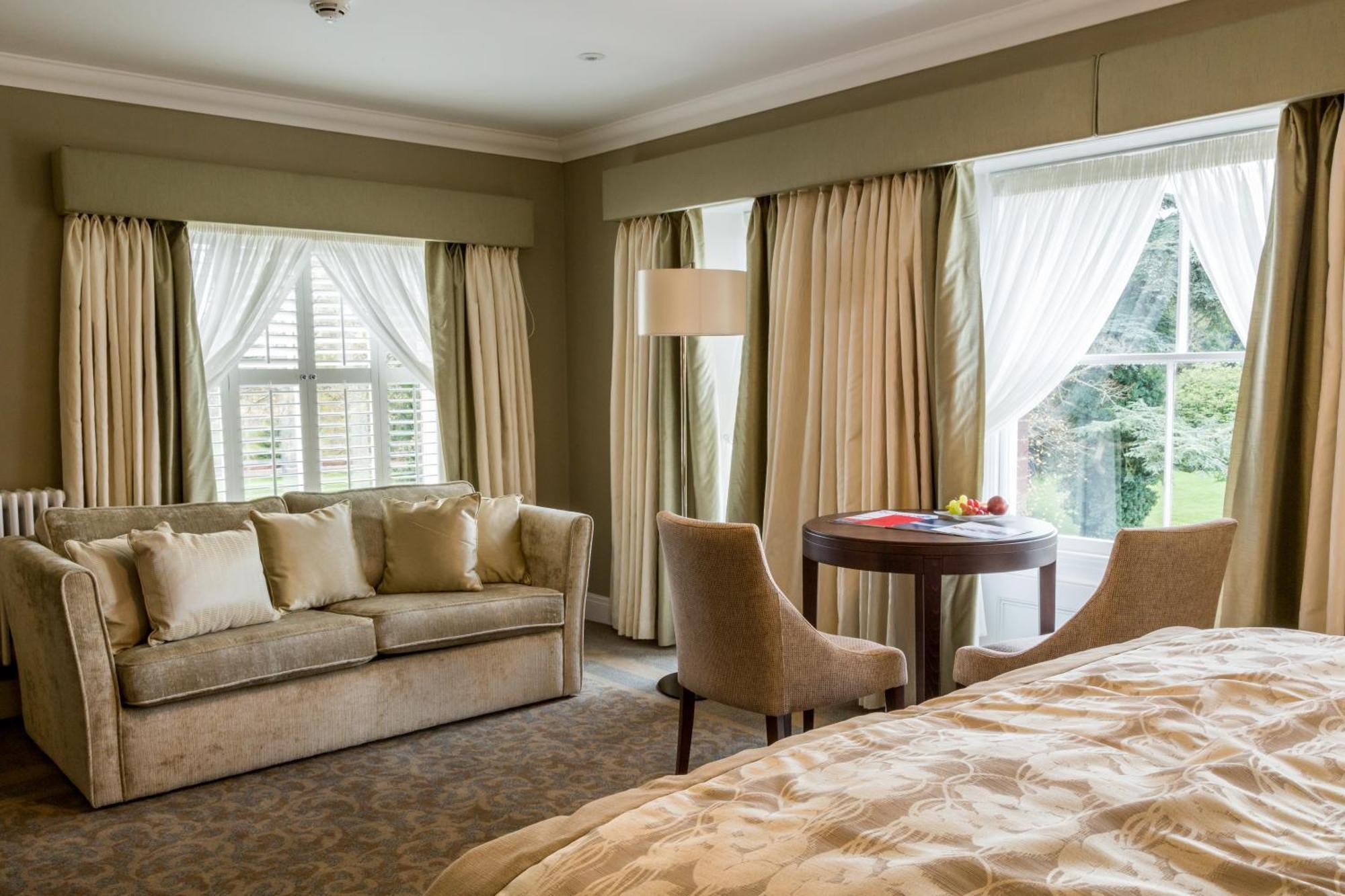 Oakley Hall Hotel Бейсингсток Екстериор снимка