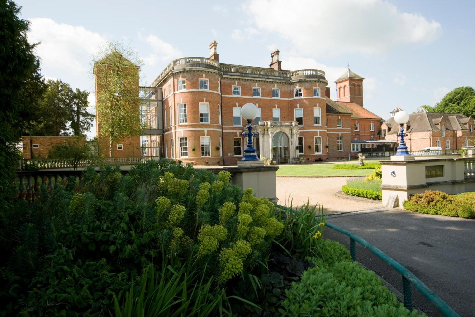 Oakley Hall Hotel Бейсингсток Екстериор снимка