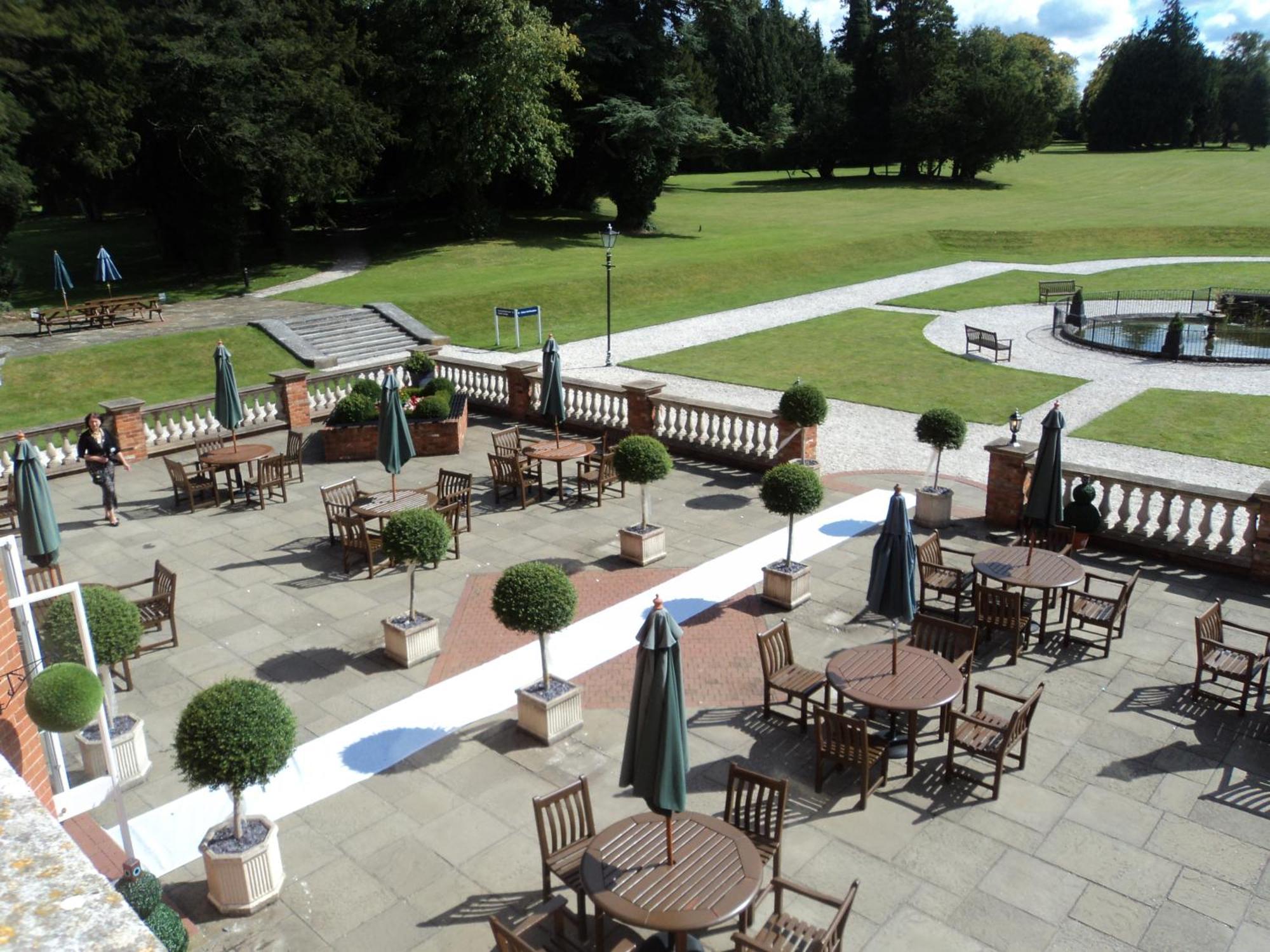 Oakley Hall Hotel Бейсингсток Екстериор снимка