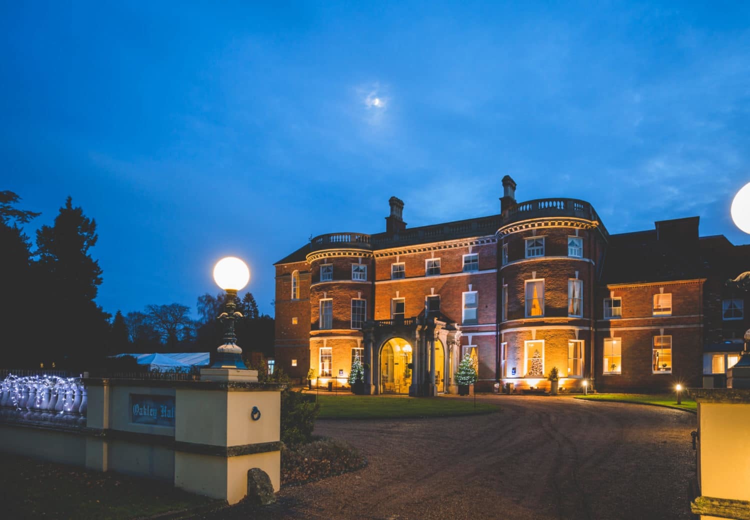 Oakley Hall Hotel Бейсингсток Екстериор снимка