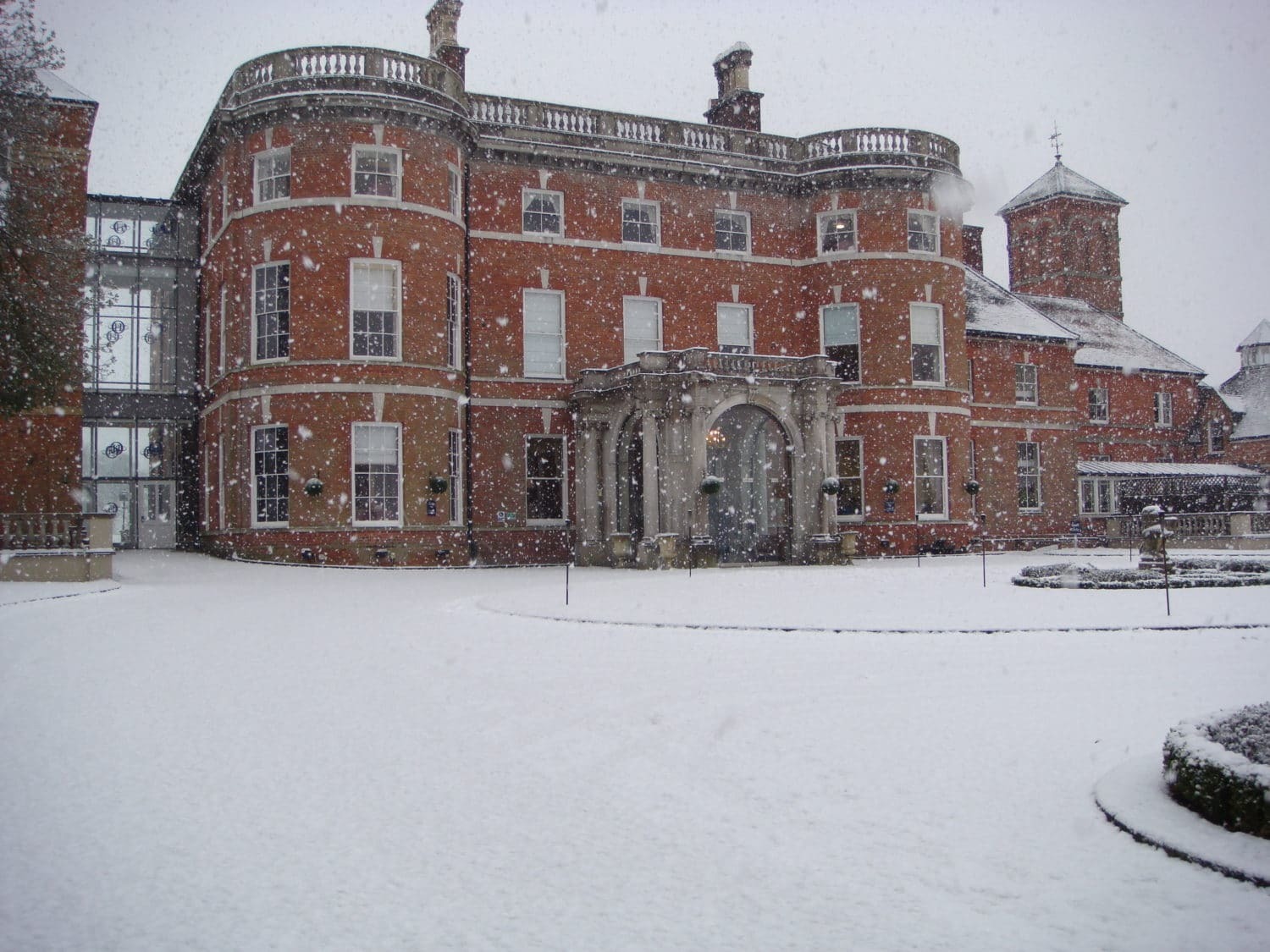 Oakley Hall Hotel Бейсингсток Екстериор снимка