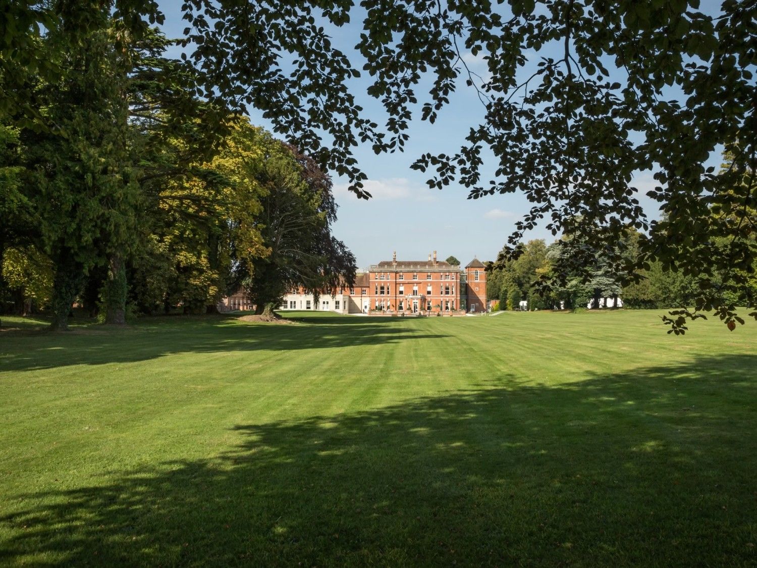 Oakley Hall Hotel Бейсингсток Екстериор снимка