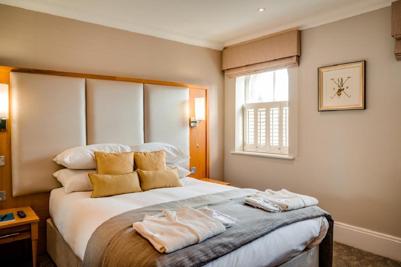 Oakley Hall Hotel Бейсингсток Екстериор снимка