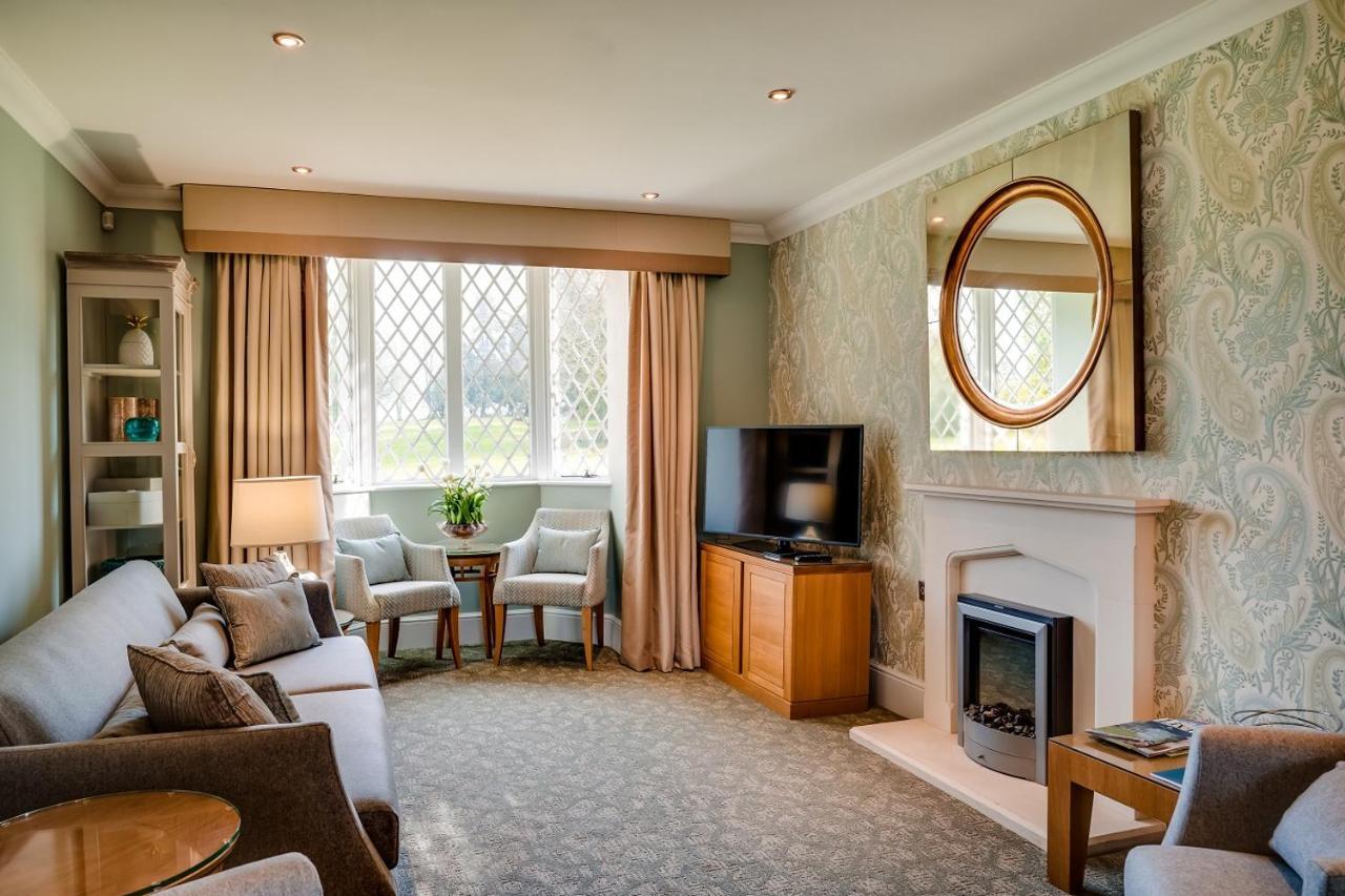 Oakley Hall Hotel Бейсингсток Екстериор снимка