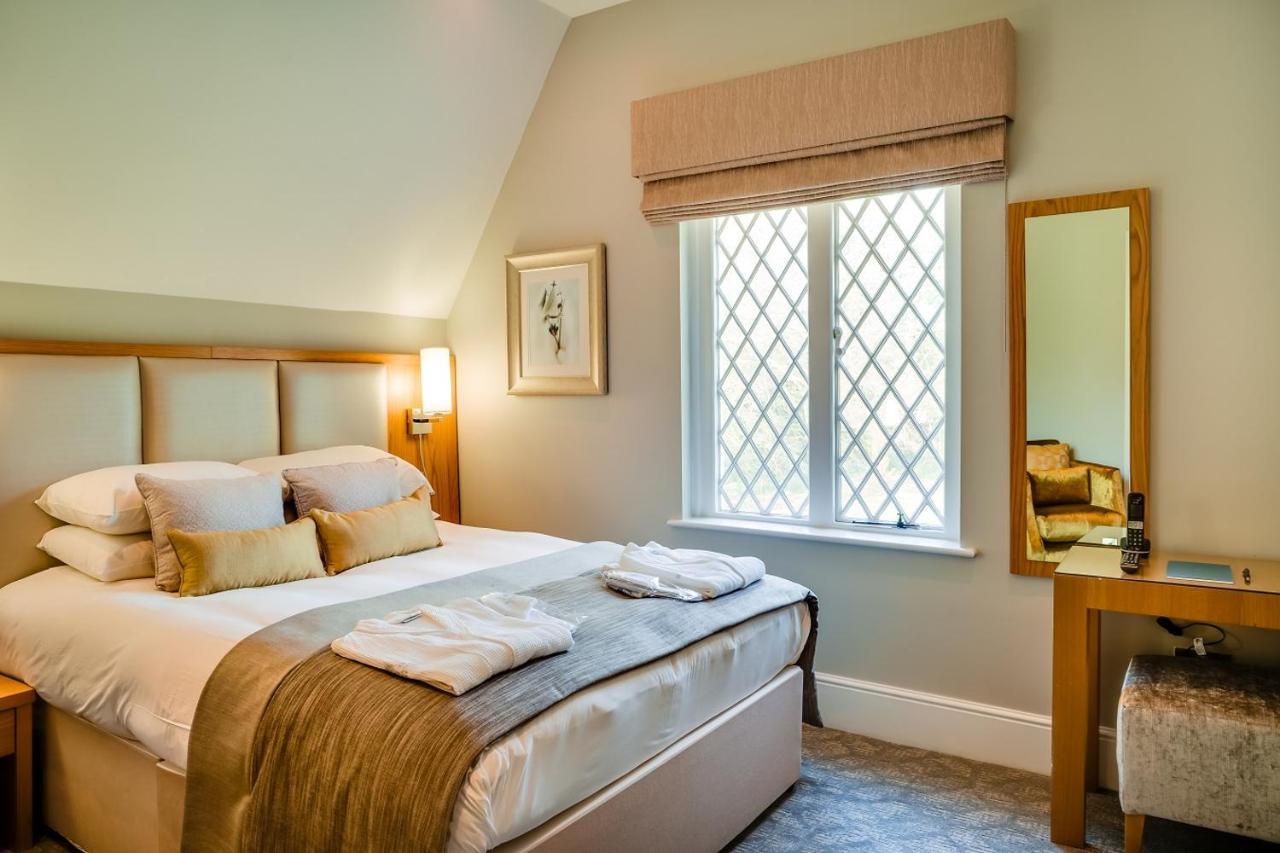 Oakley Hall Hotel Бейсингсток Екстериор снимка